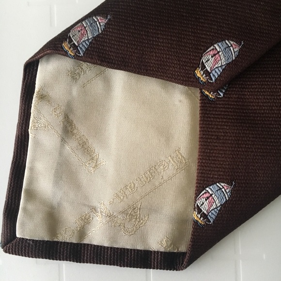 Vintage Neiman Marcus tie with sail boat print - Picture 4 of 5